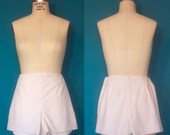 SALE// White high waisted fully lined shorts size 4