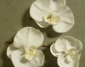 Orchid Bobby Pins / White Flower Bobby Pins / Wedding Hair Accessories / Set of Three/ White