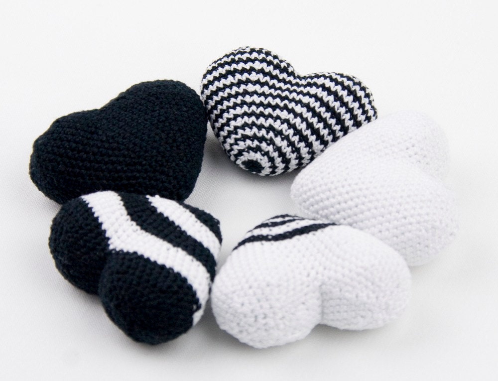 Love - Black and white crochet valentine hearts in coton