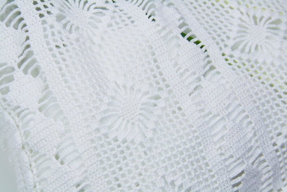 Vintage crochet white shopping bag.