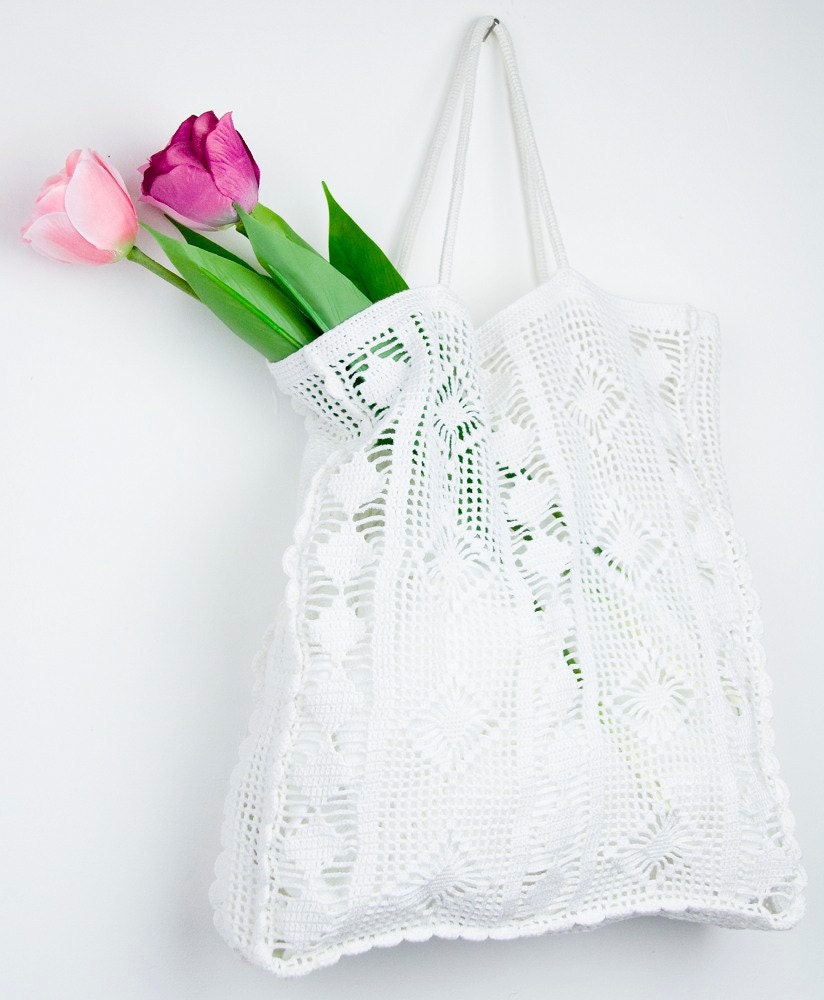 Vintage crochet white shopping bag.