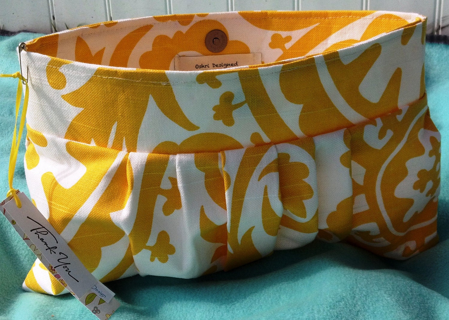 Yellow and white Damsak Clutch