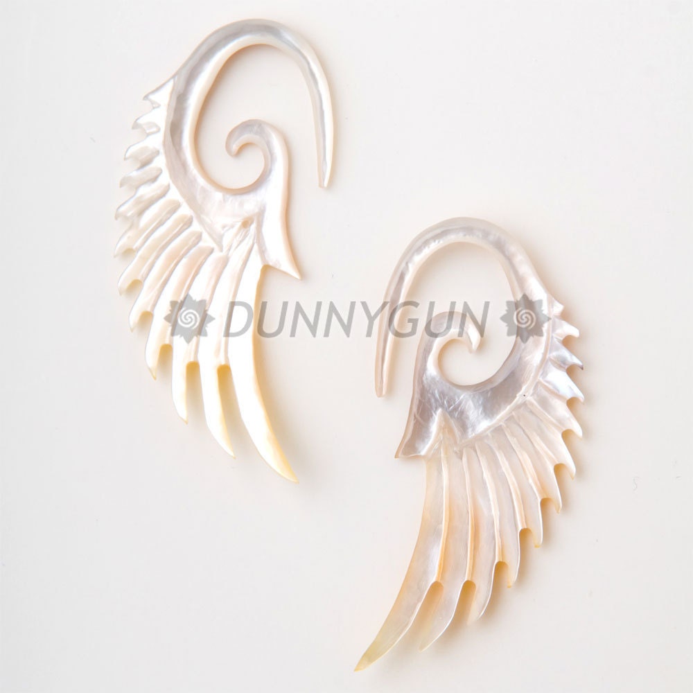 10G Pair Mother of Pearl Seraphim Wing Organic Hand Carved Gauged Plugs Body Piercing Jewelry Earrings 10 gauge