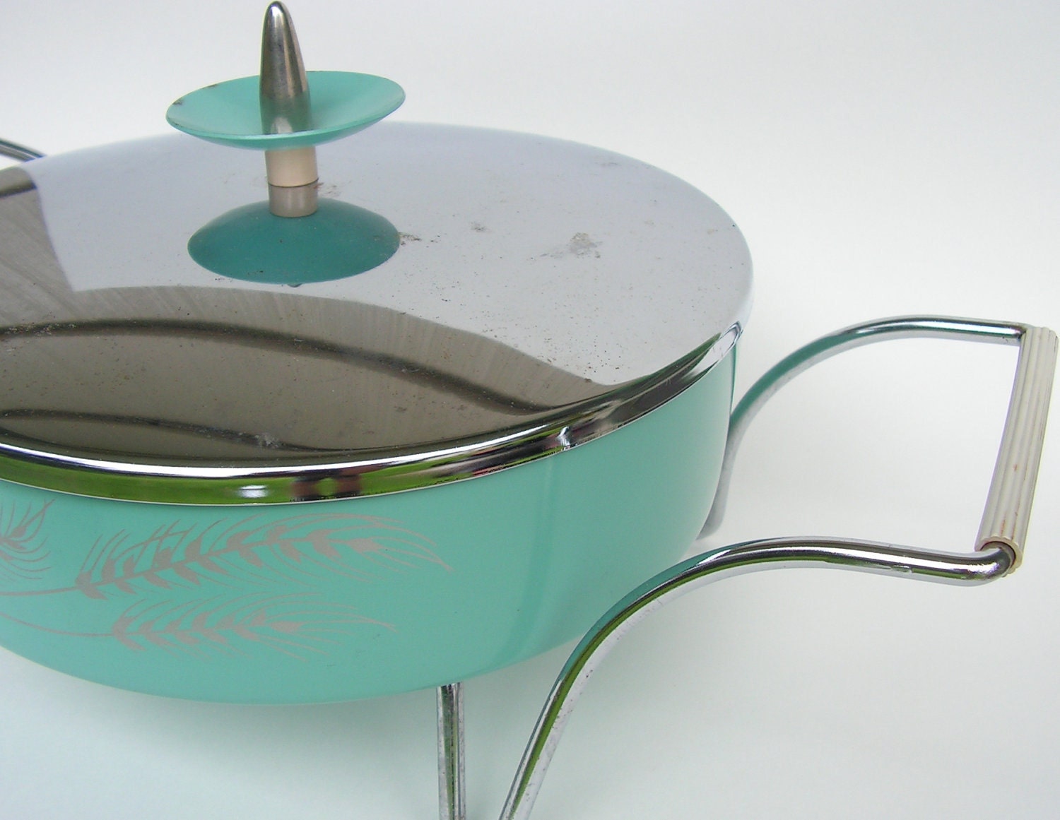 SERVER- Aqua Mint Seafoam - Beautiful Covered Casserole Dish - Retro