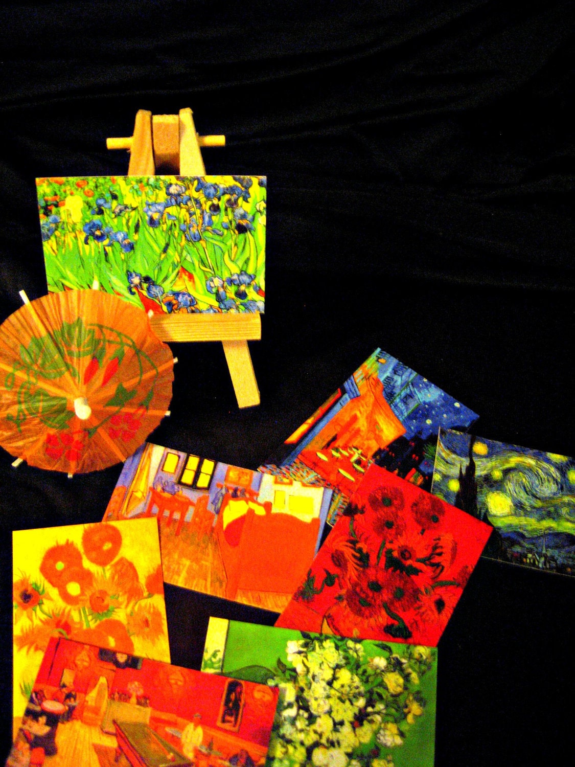 Vintage Mini Art Collections (with wooden easel display & collectible tin)