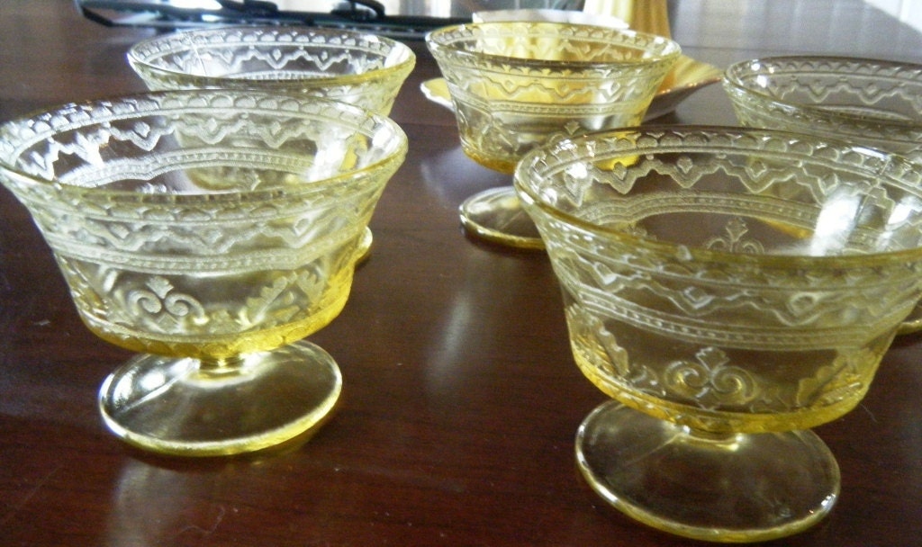 Vintage Vaseline stemmed dessert dishes with delicate by Redbriar