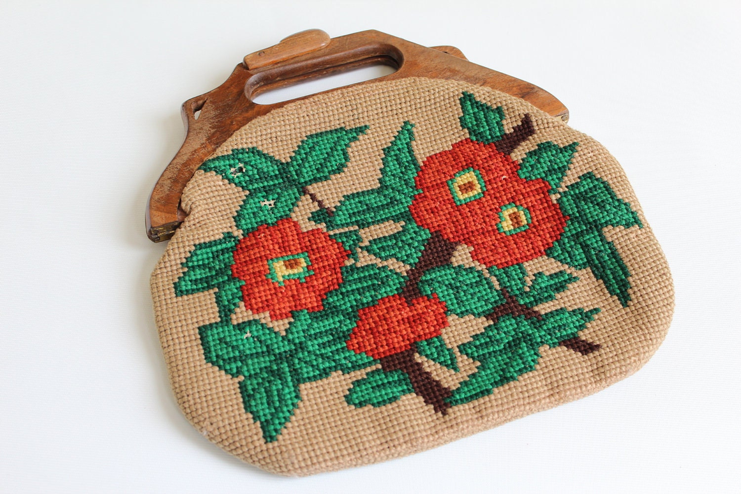 1940s Floral Tapestry Handbag / beige background