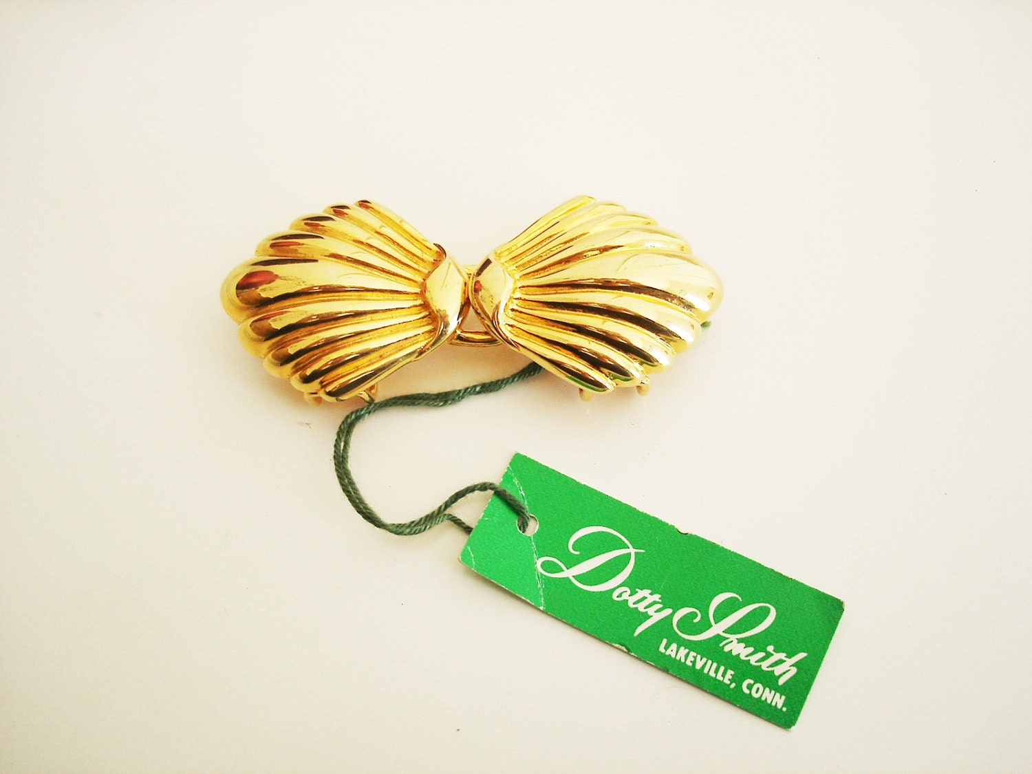 Vintage belt buckle by Dotty Smith NOS/ gold tone scallop shell/ NWT