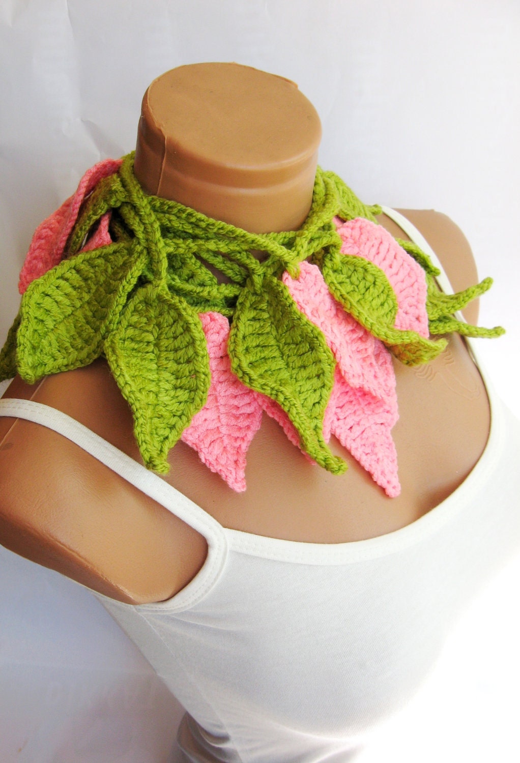 Crochet ivy, Pink Green ivy leafs Lariat Scarf. Fashion Flower Scarves, Necklace...