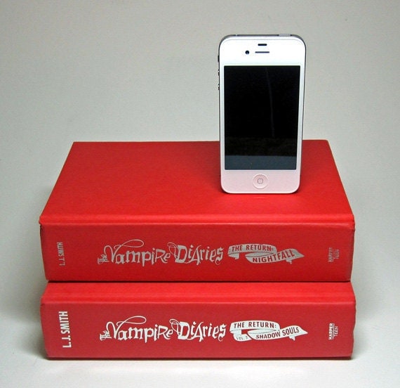 The Vampire Diaries Charging Station for iPhone and iPod