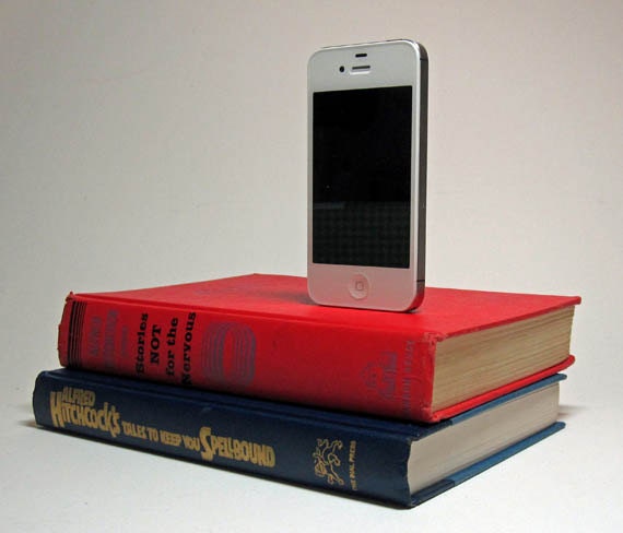 Alfred Hitchcock Charging Station for iPhone and iPod