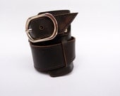 ELOQUENCE. Leather cuff / bracelet. Available in different leather colors.
