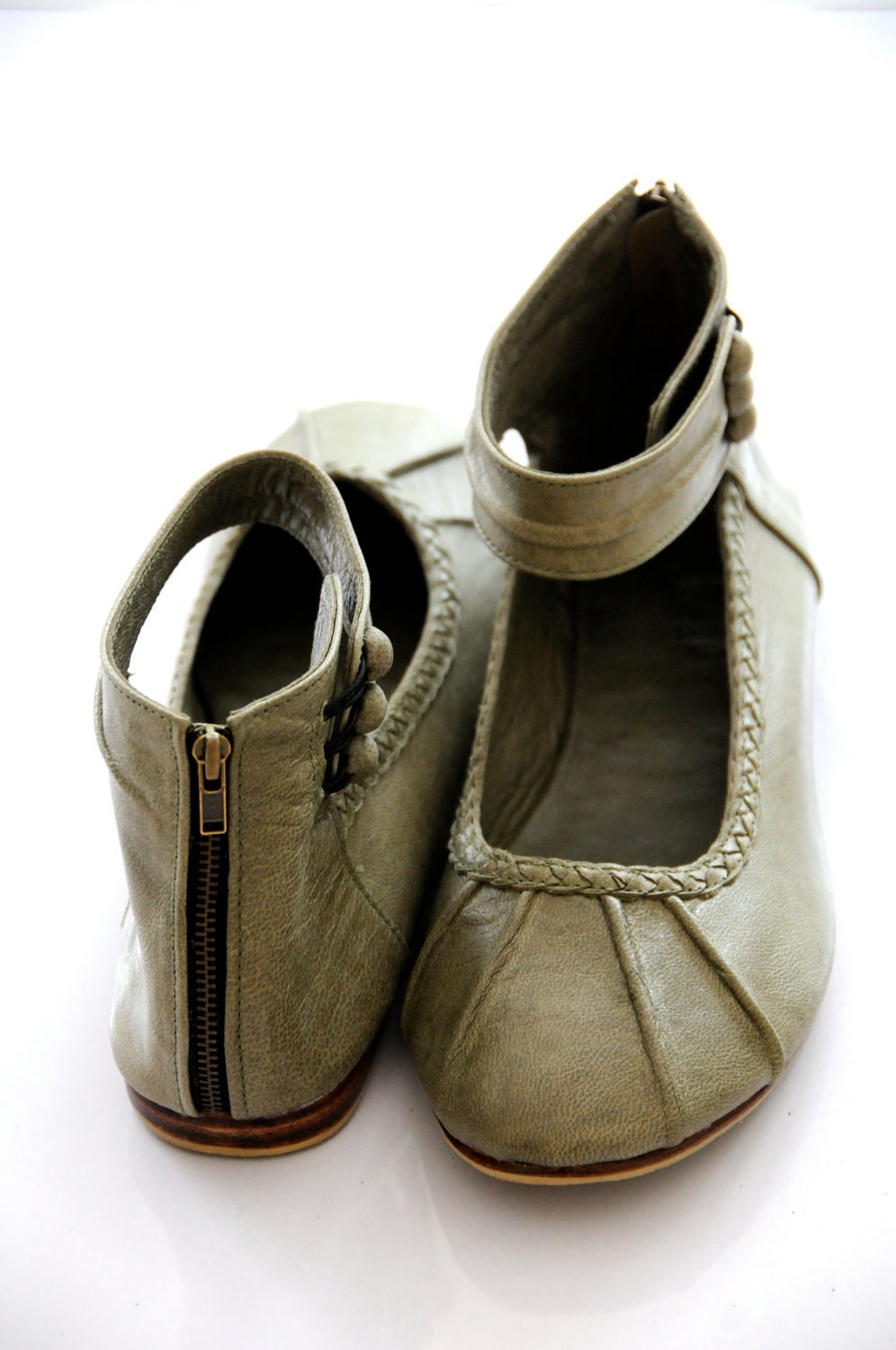 MUSE. Leather women shoes / ballet flats / sizes: US 4-13, EUR 35-43. Available in different leather colors.