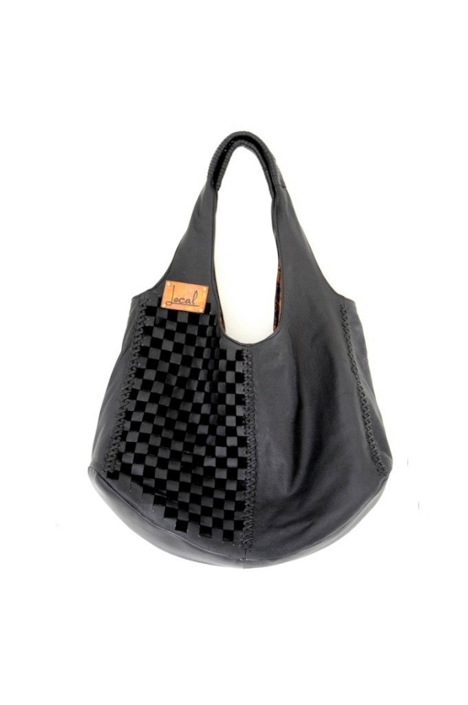 BAHA. Shoulder bag / leather tote. Available in different leather colors.