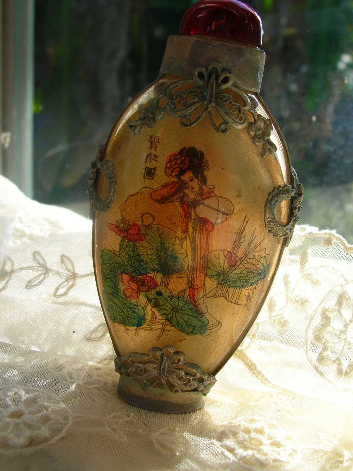 Vintage snuff bottle, Asian,Chinese,Japanese,Oriental,filigree ,geisha girl