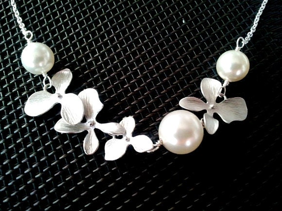 Dangling Triple Orchids Flowers Pendant, Charm,Necklace - bridesmaid gifts,Wedding jewelry,flower girl,, Necklace Silver or gold