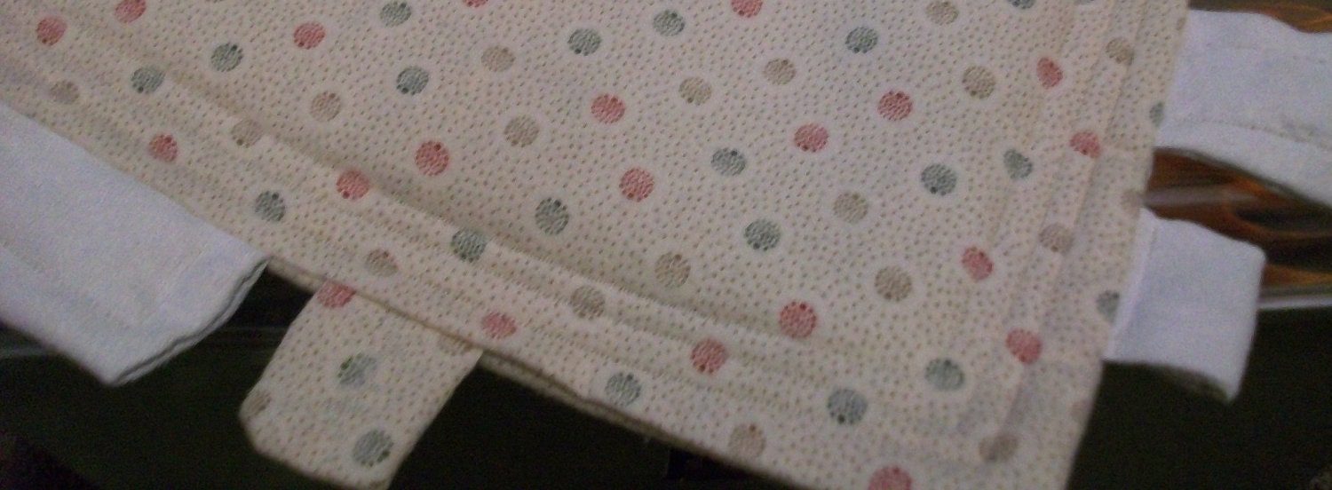 Polka dot quilted tag blanket