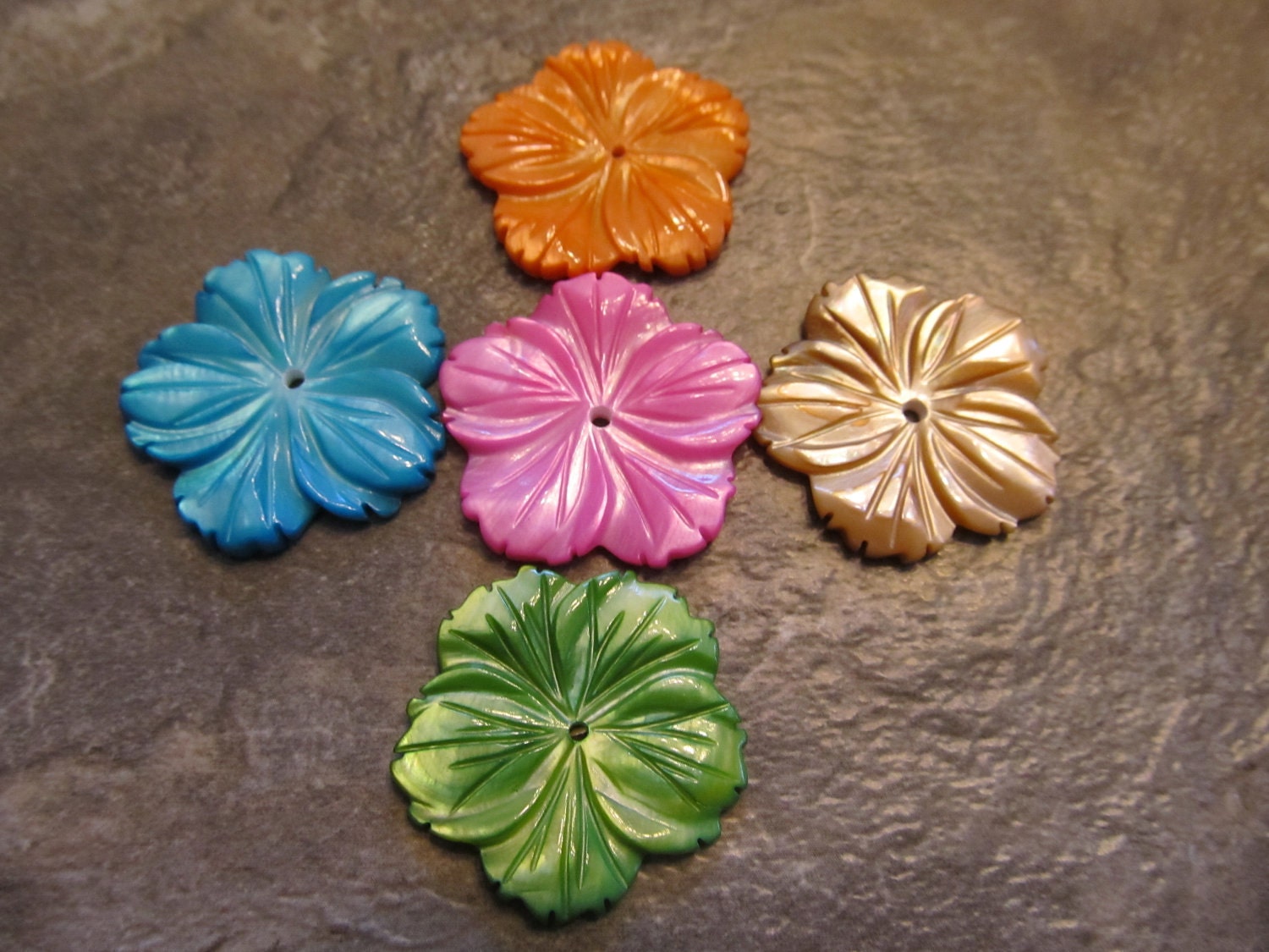 5 Carved Mother of Pearl Pendants, Plumeria Flowers, Tropical Colors, 25mm