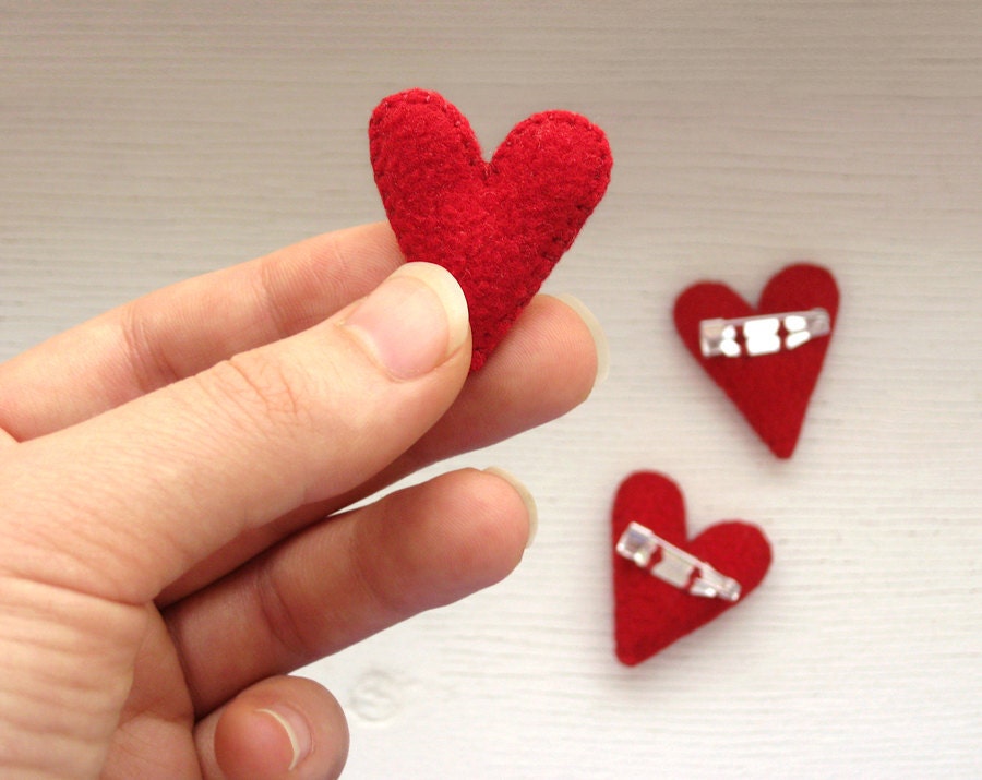 Presentes do Valentim para amigos / Conjunto de 5 corações vermelhos / Plush broches / Amor presente para ela