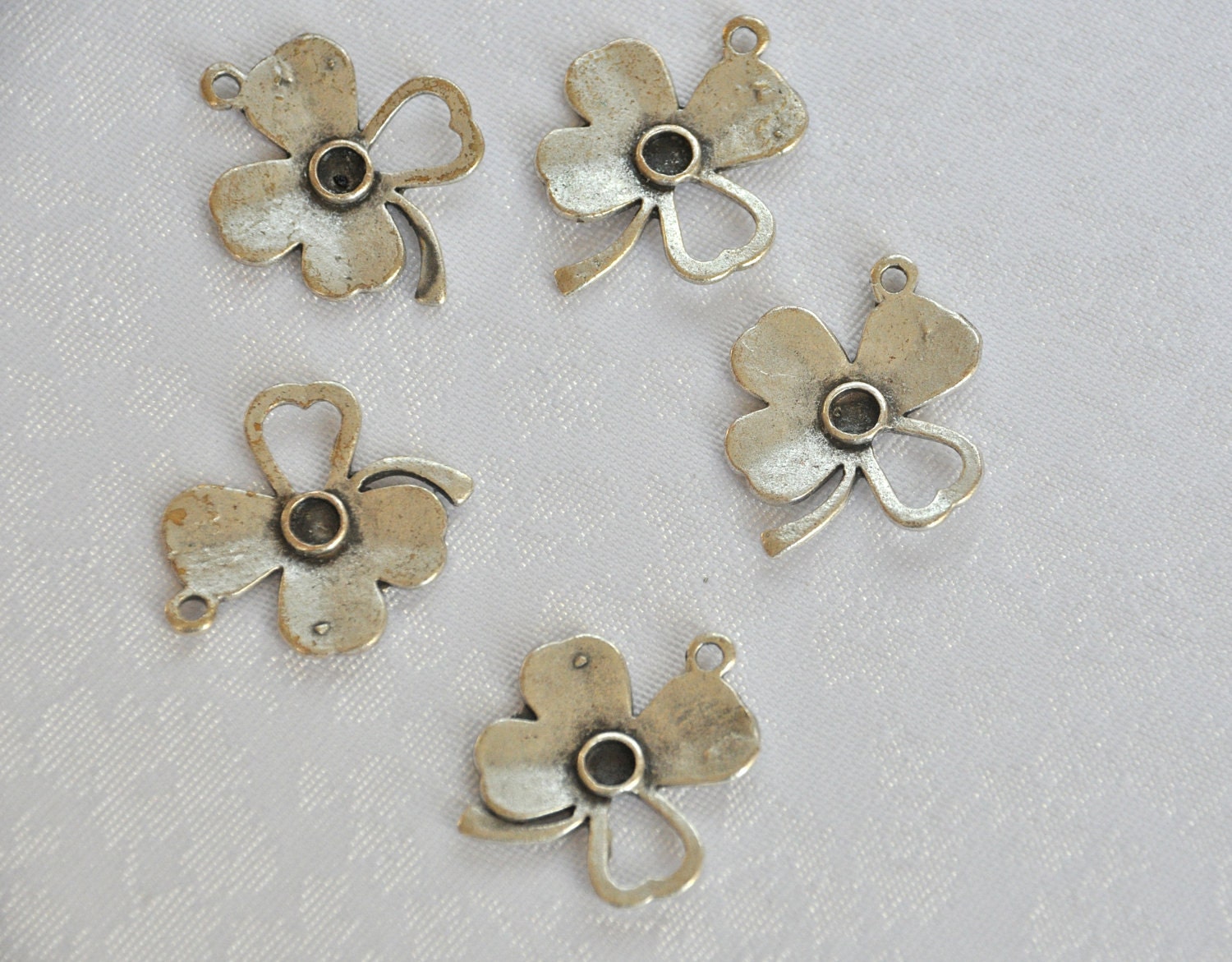 clover 5  pieces jewelery making materials.
