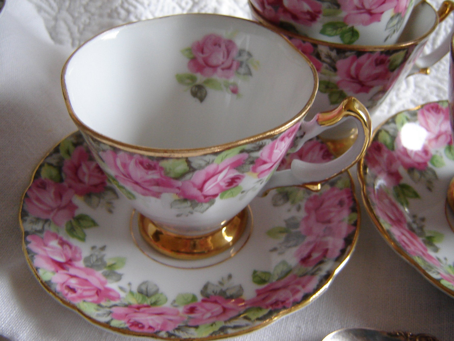 CLEARANCE/Vintage Wedding Table /Party Decor/ housewares /home decor teacups/shabby chic