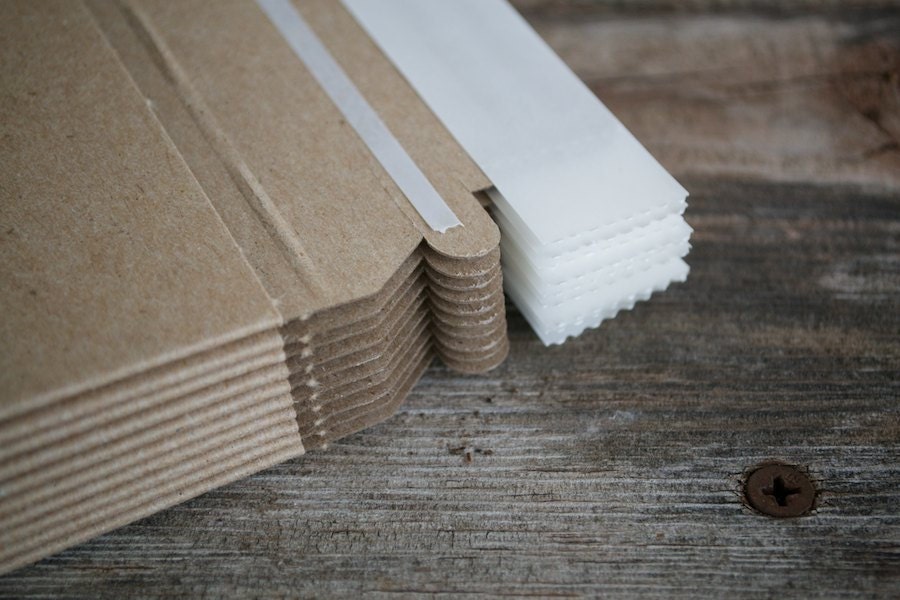 25, 6 x 8" self-sealing, stay flat cardboard mailers