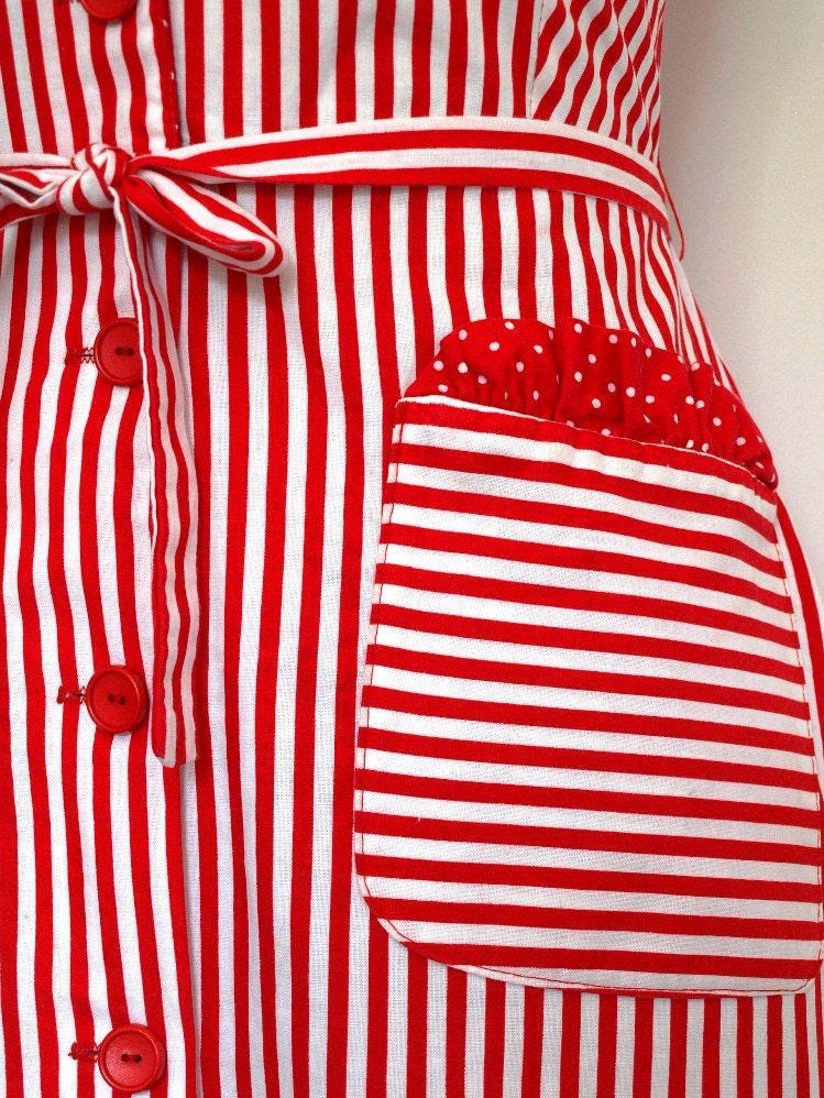 Stripe dress. VINTAGE. 1980s sundress. Red and white thick, crisp cotton. Size 12. Pristine condition. Beautiful.
