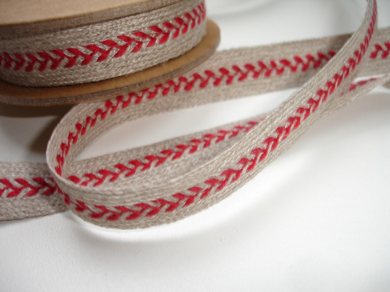 Natural Linen Sewing Tape / Ribbon / Trim /  - Embroidery Red Spike of Corn   - Edging  Made in France Craft and Sewing Project Wrapping