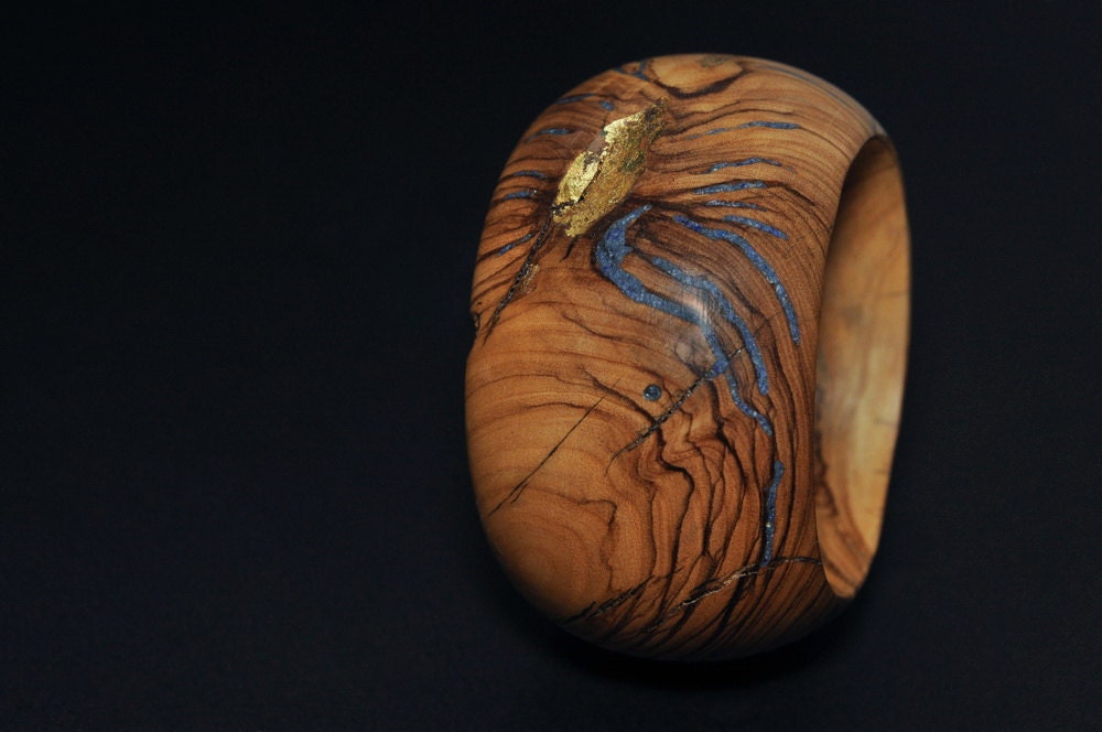 Bracelet of Olivewood with Lapis Lazuli and Gold Leaf