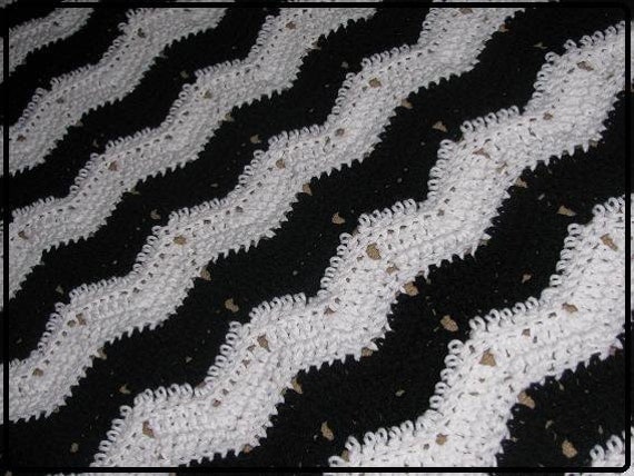 Items similar to Crochet zig zag crib blanket on Etsy