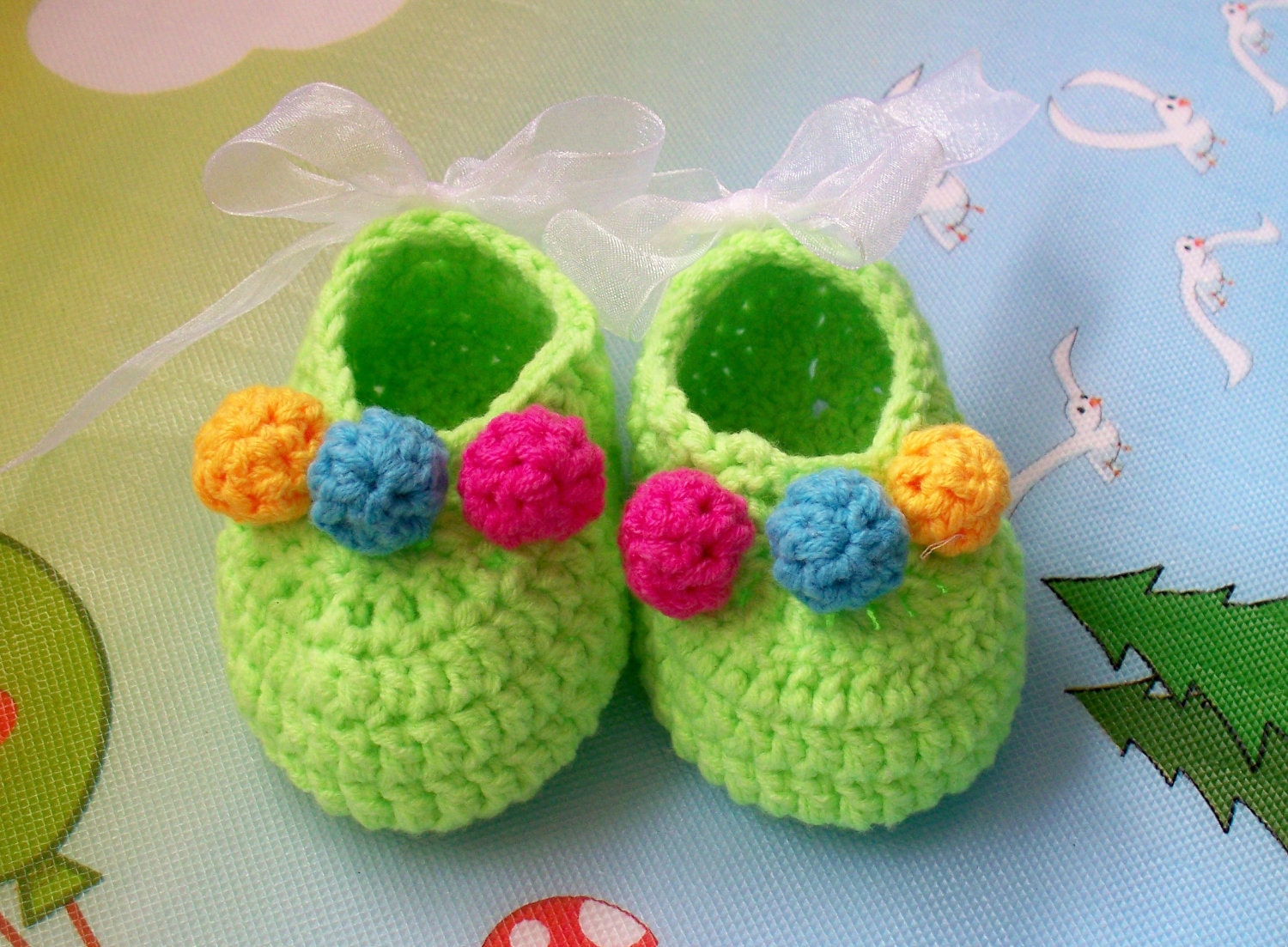 Baby booties with colorful balls