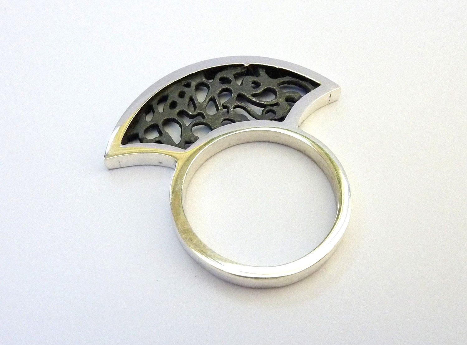 Black & White sterling silver filigree fan ring. Vertical ring-Valentine's-Gift for Her! - AlexDeHaro