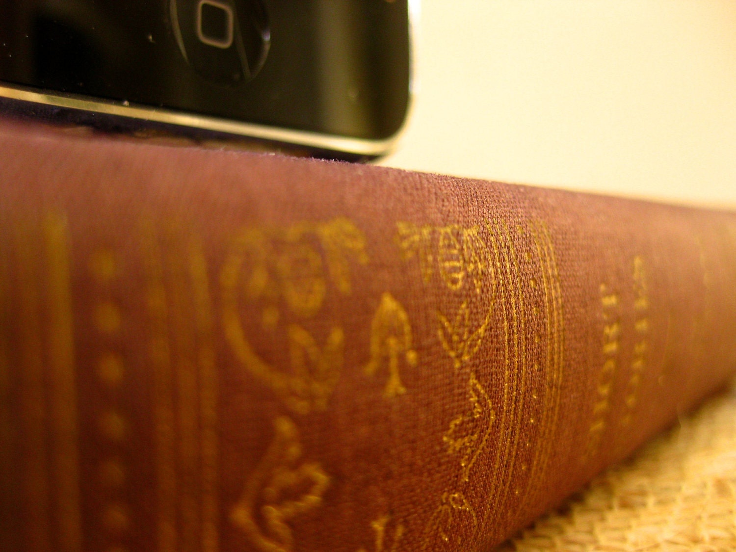 Apple BookDock - Short Stories de Maupassant (vintage, 1942)