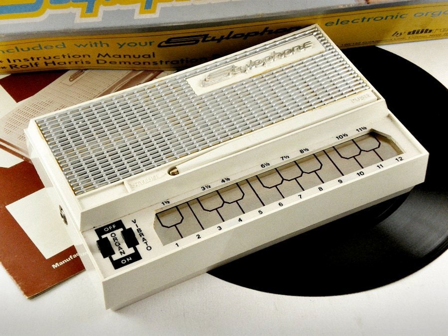 Cool Vintage 1970s Rolf Harris Stylophone in White with original Box
