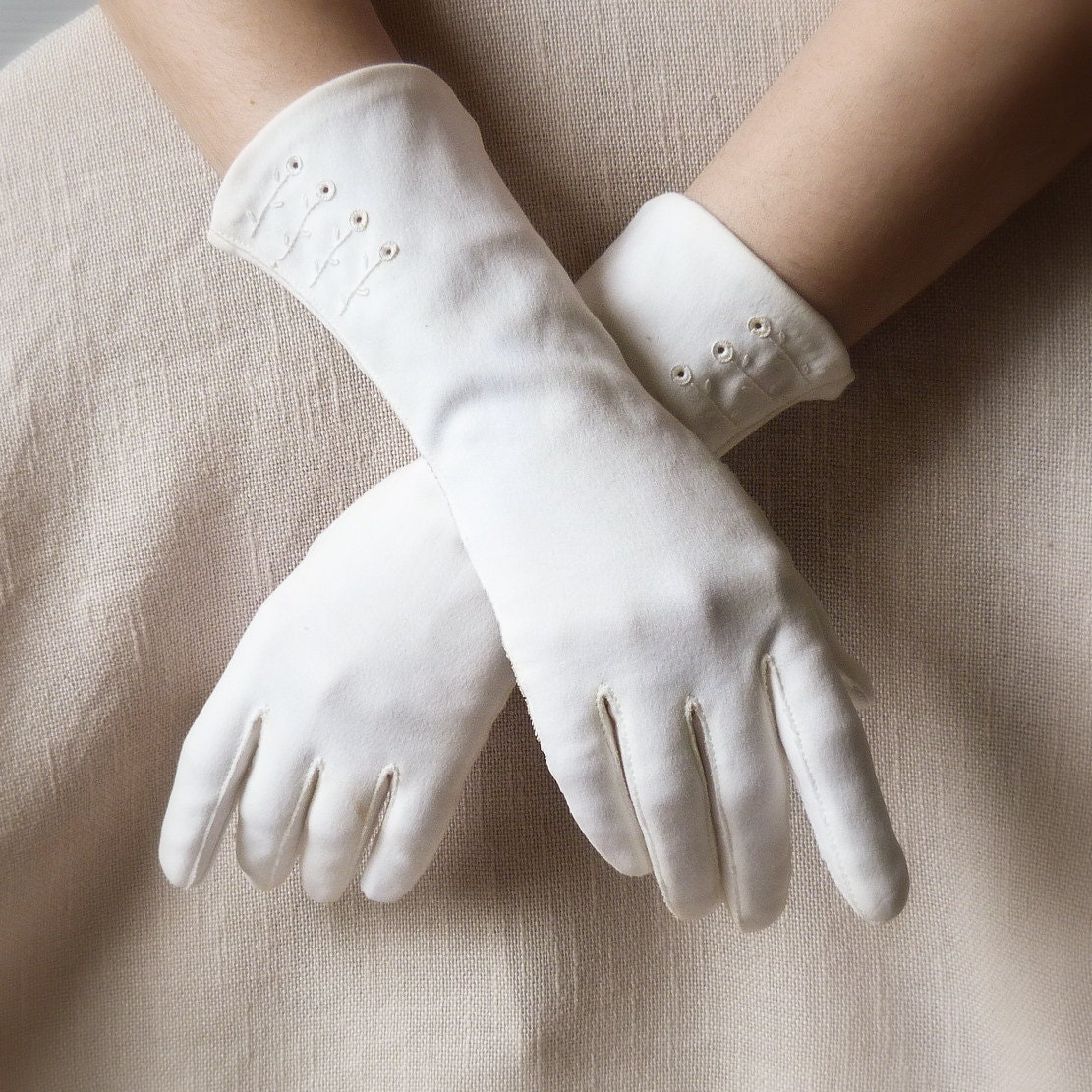 Hentai Girls Wearing Gloves