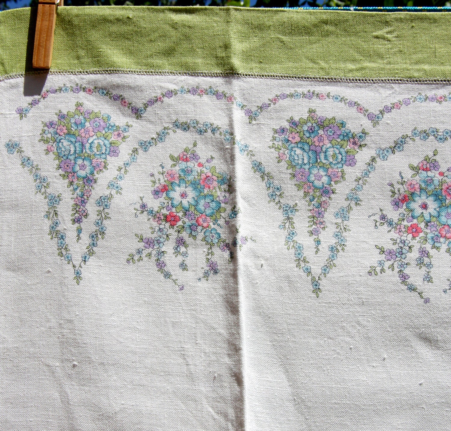 Vintage Linen Bath Towel 60s Green Flowers Linen Bath Towel