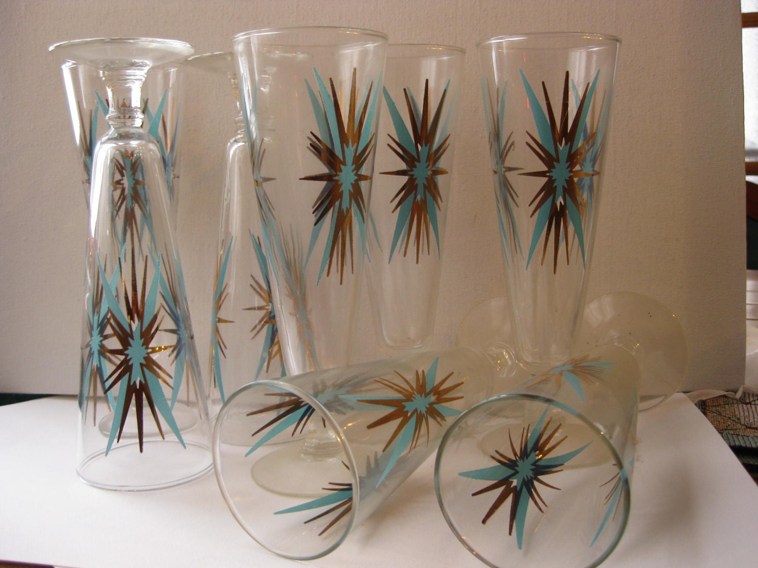 8 Vintage pilsner beer glasses turquoise aqua and gold excellent condition