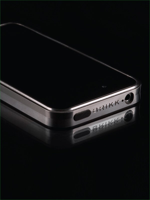 The Trim in Raw Titanium: a precision iPhone case. Radiates luxury.