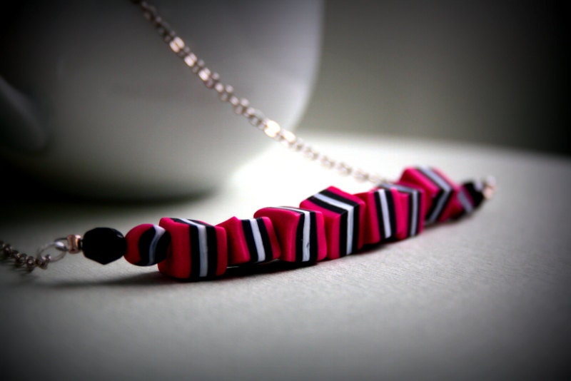 FUCHSIA CANDY NECKLACE - Fuchsia polymer clay liquorice candies necklace