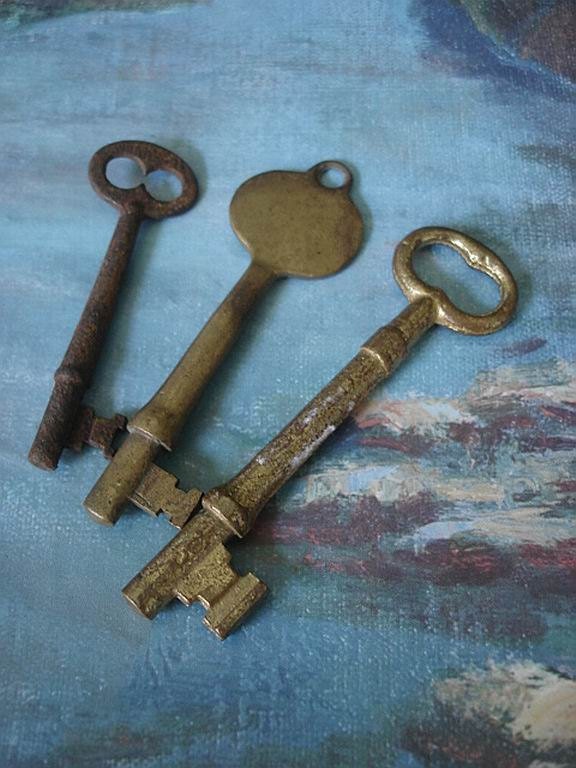 Vintage Door & Ships Keys