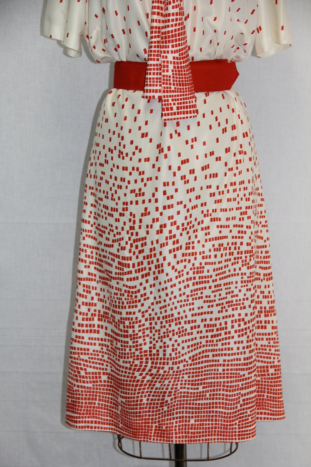 XXL Vintage Dress w Ombre Red and Cream Print