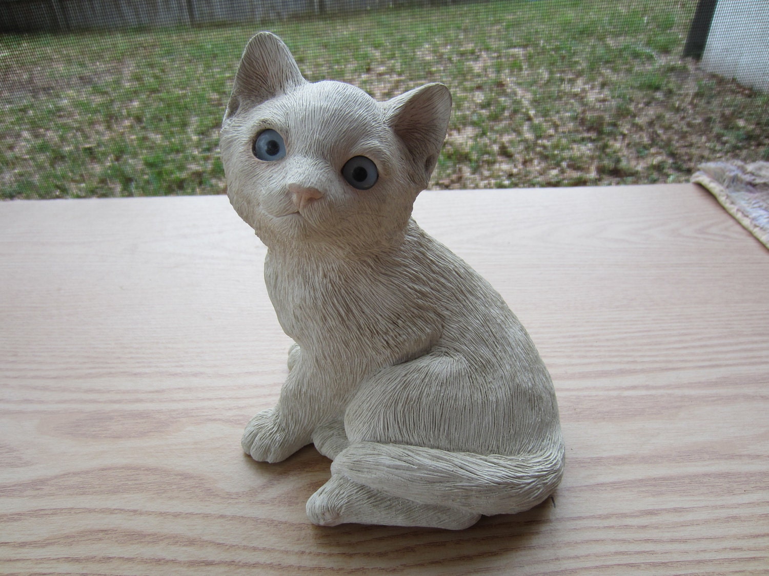 Vintage Cat Kitten Sandicast White Kitten by Sandra Brue Signed 1984 Blue Eyes Original ART