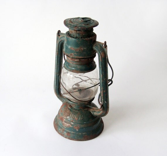Green rusty Kerosene vintage Lantern Lamp - railroad vintage lantern - green rusty old lamp great for decor