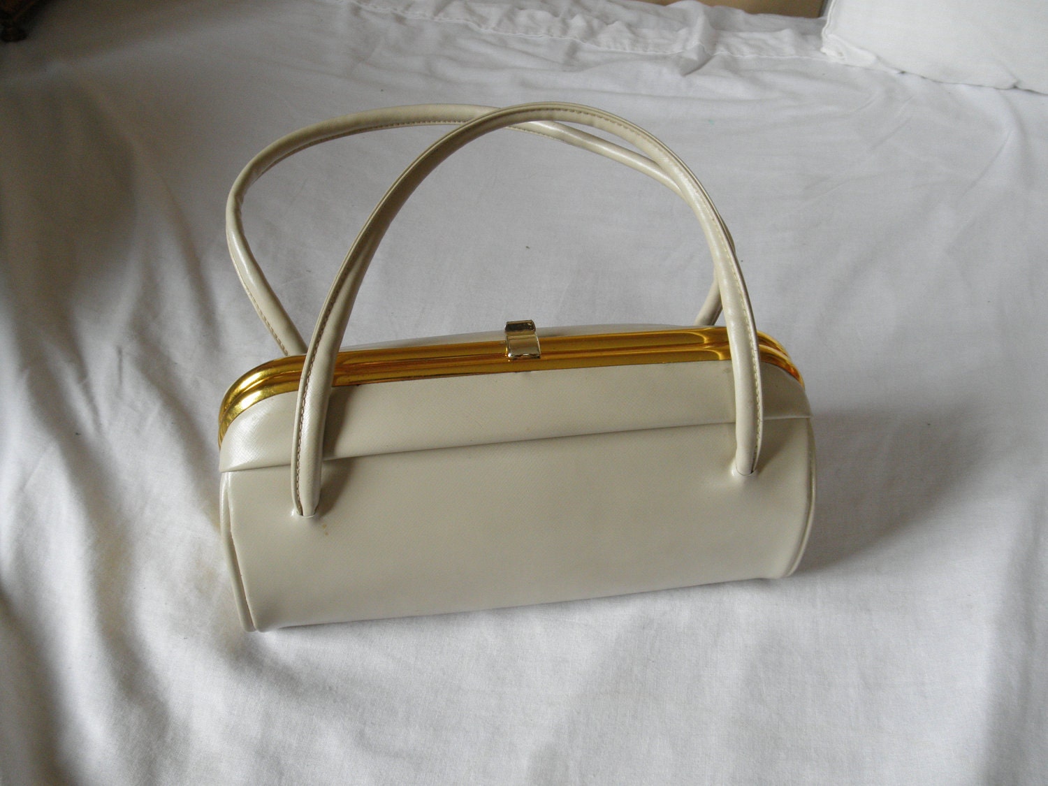 Vintage 1950s ivory barrel handbag purse