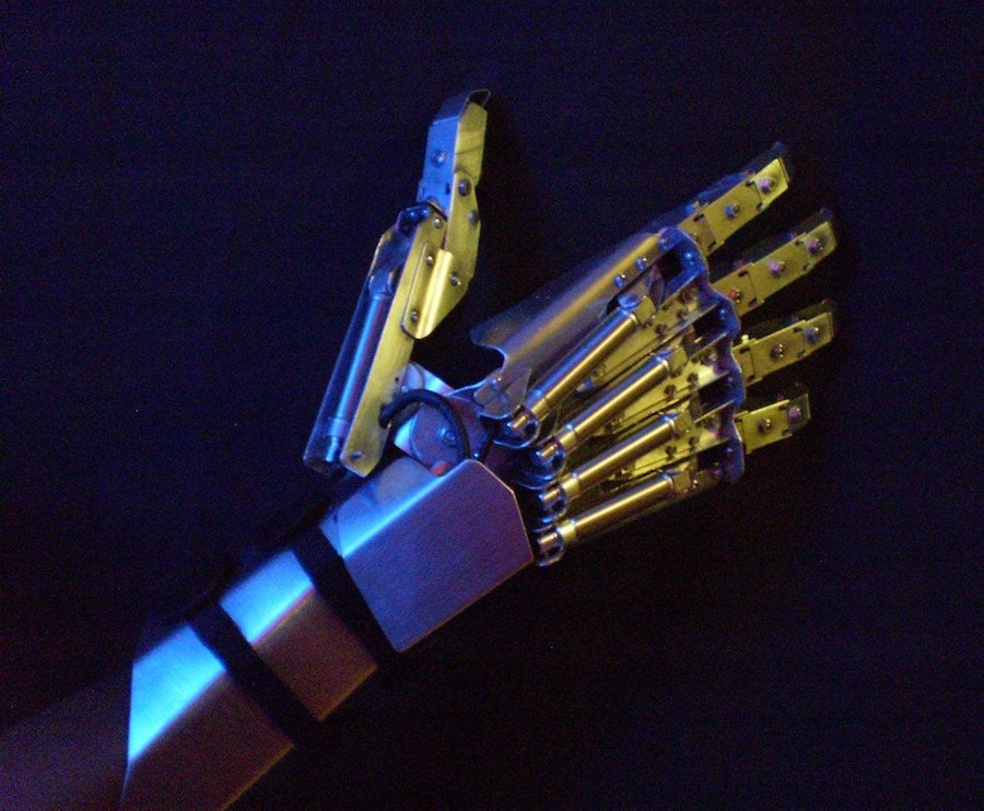 Exo-Gauntlet Version 2 - Powered Exoskeleton Armour