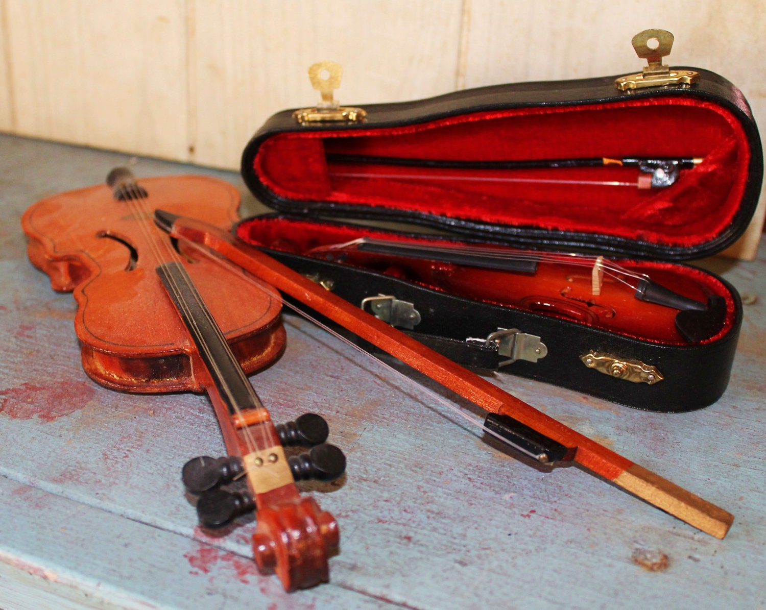 Miniature Violins - Collectibles - Musical Instruments - Replicas