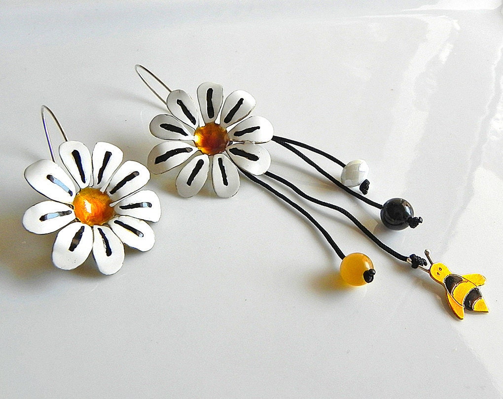 Handmade earrings, painted white 3D metallic daisies and bee. Sterling silver hangers.