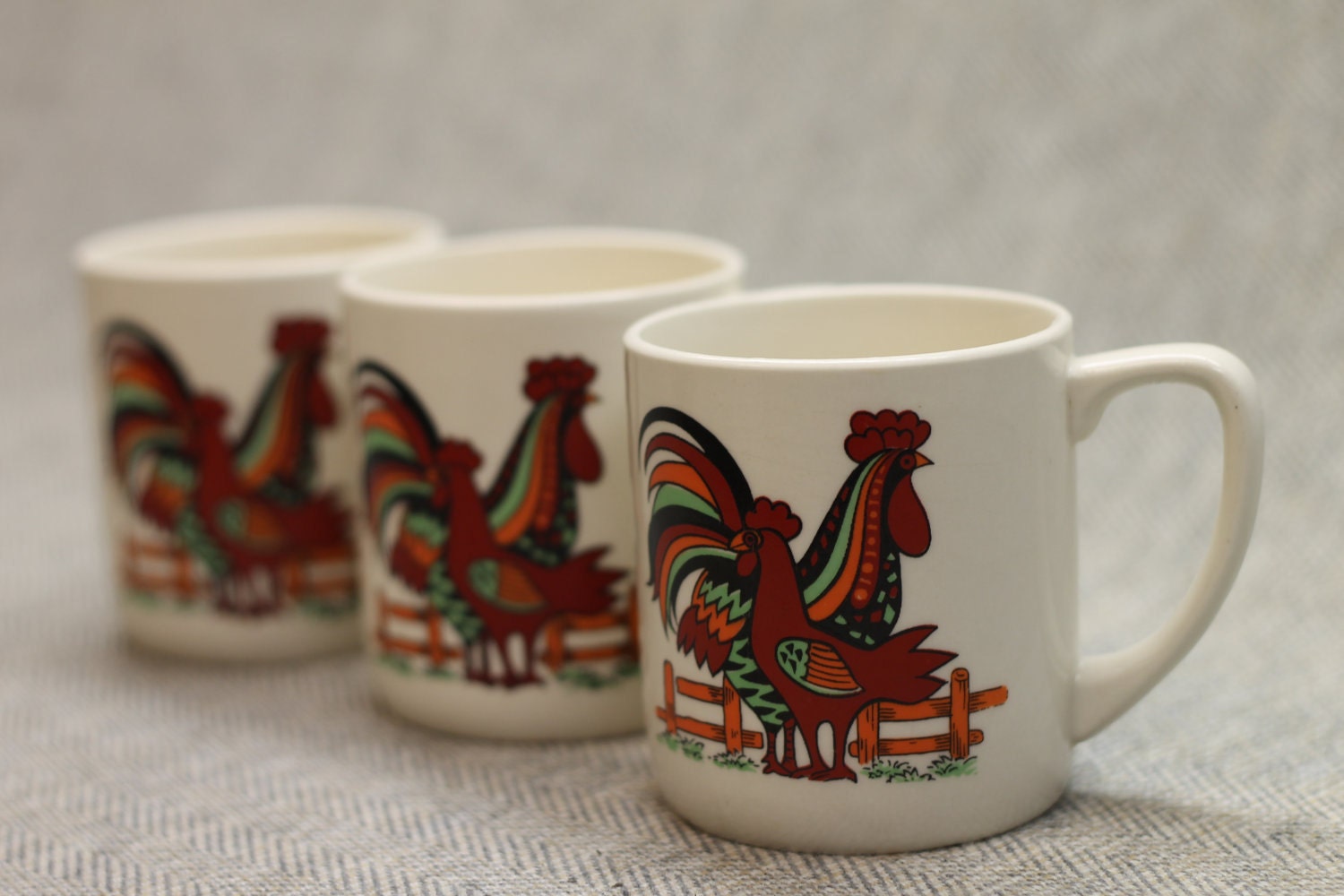 Vintage Chicken Mugs Set of 3 Colorful Cups