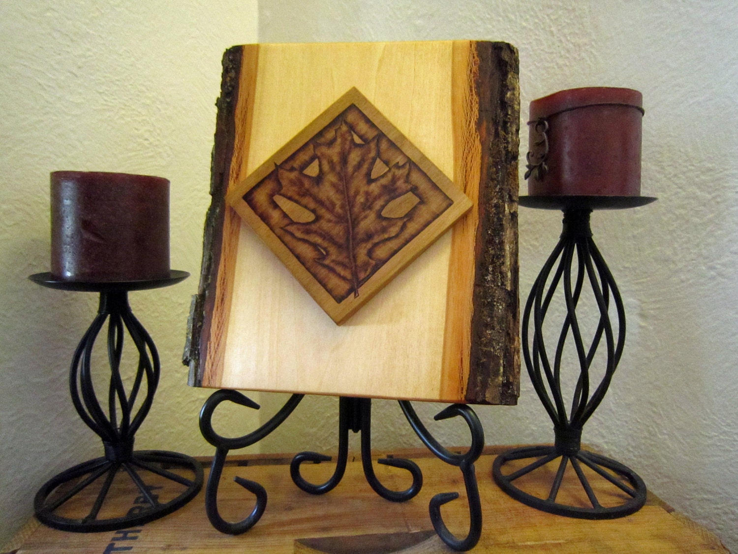 log cabin decor - rustic country oak leaf  decoration