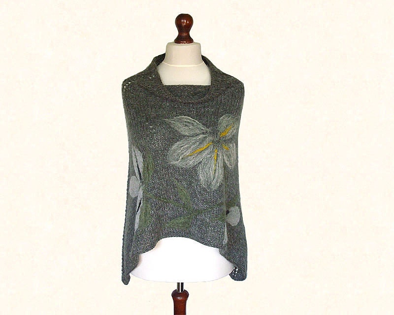 Gray poncho cape with felted application, short, made of alpaca, acrylic and mohair